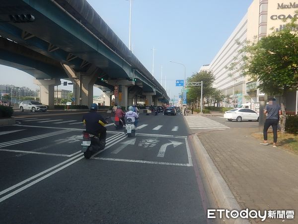 ▲▼前鎮車禍。（圖／記者許宥孺翻攝）