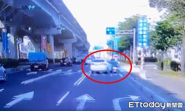 ▲▼前鎮車禍。（圖／記者許宥孺翻攝）