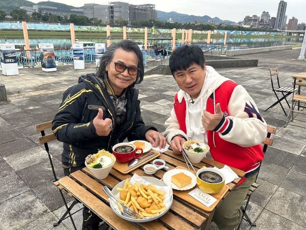 ▲胡瓜（右）跟沈文程熟識多年。（圖／下面一位）