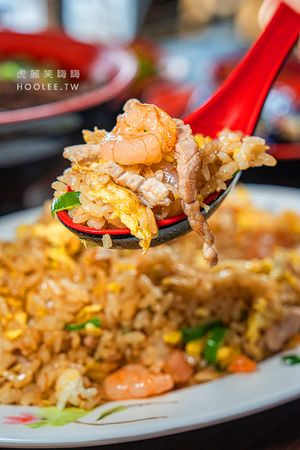 ▲▼阿湯哥牛肉麵(高雄)傳承50年眷村老味道!超濃紅燒牛肉麵加小魚乾辣椒,再點一盤炒飯剛剛好。（圖／部落客虎麗笑嗨嗨授權提供）