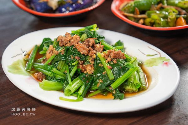 ▲▼阿湯哥牛肉麵(高雄)傳承50年眷村老味道!超濃紅燒牛肉麵加小魚乾辣椒,再點一盤炒飯剛剛好。（圖／部落客虎麗笑嗨嗨授權提供）
