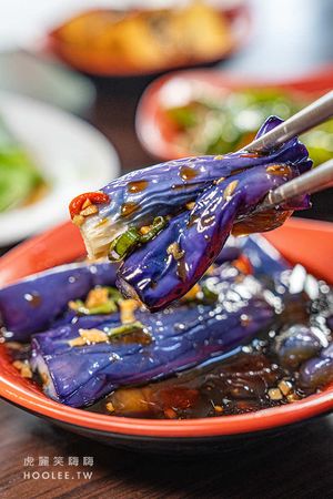 ▲▼阿湯哥牛肉麵(高雄)傳承50年眷村老味道!超濃紅燒牛肉麵加小魚乾辣椒,再點一盤炒飯剛剛好。（圖／部落客虎麗笑嗨嗨授權提供）