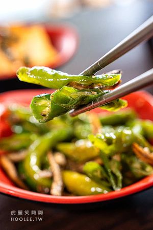 ▲▼阿湯哥牛肉麵(高雄)傳承50年眷村老味道!超濃紅燒牛肉麵加小魚乾辣椒,再點一盤炒飯剛剛好。（圖／部落客虎麗笑嗨嗨授權提供）