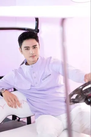 ▲明道「小紅書」直播到貨，一晚吸金兩億。（圖／恆星娛樂提供）