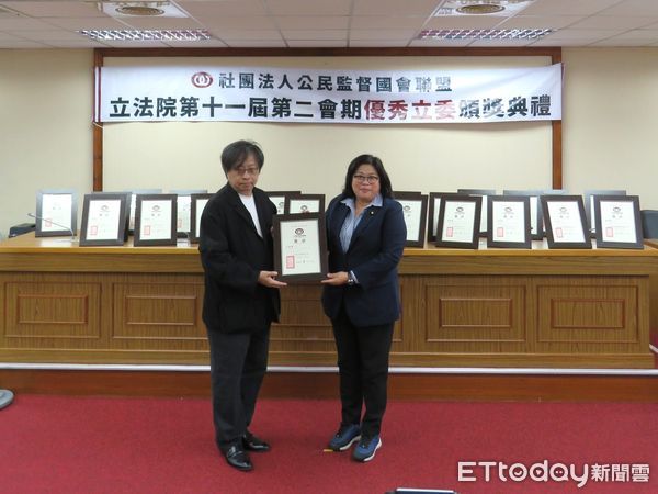 ▲▼  問政表現再獲肯定 王美惠六度被公督盟評選獲選優秀立委  。（圖／記者翁伊森翻攝）