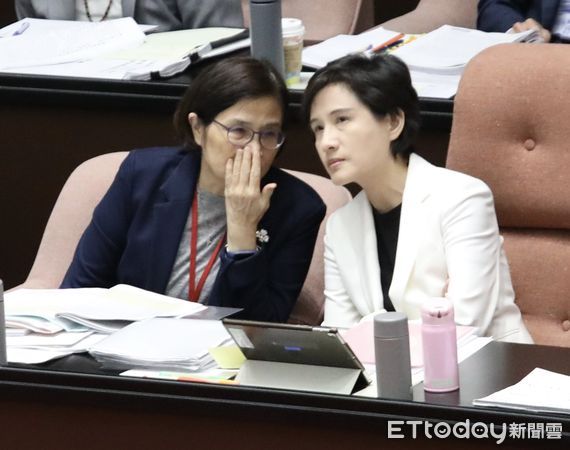 ▲▼行政院經貿談判辦公室總談判代表 楊珍妮（左）鄭麗君（右）。（圖／記者屠惠剛攝）
