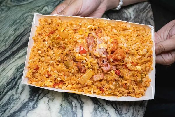 ▲▼高雄炒飯【喬品賣炒飯】苓雅美食|網友直呼全台十大炒飯|傳承兩代的好味道|牛腩絲尬咖哩炒飯有夠香。（圖／部落客美熊授權提供）