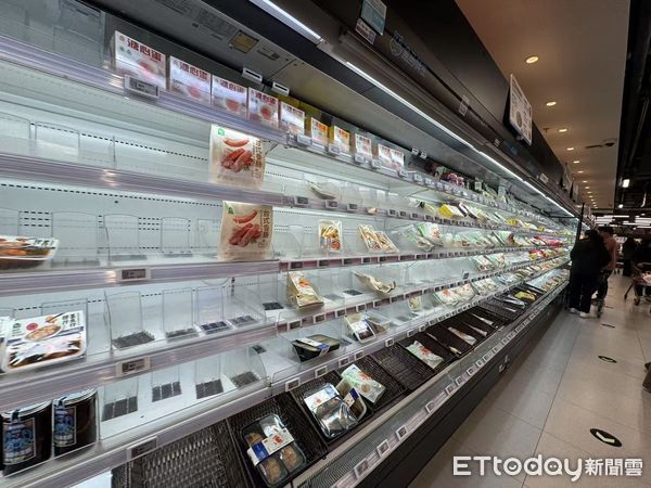 ▲▼ 北京刮大風，民眾搶物資            。（圖／記者任以芳攝）