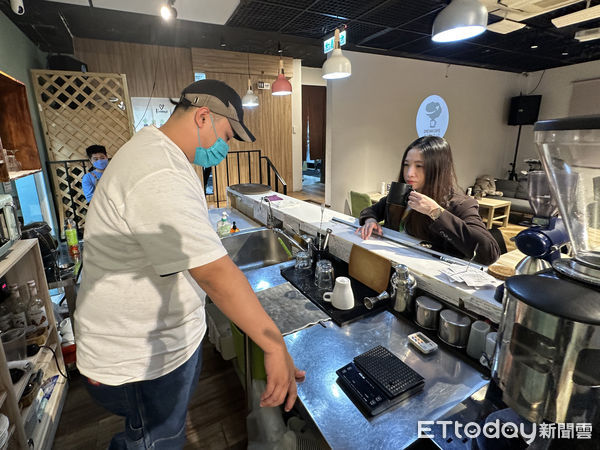 ▲▼少年阿富8年前曾任車手，出所後重新開始，在未來咖啡實習。（圖／記者林挺弘攝）