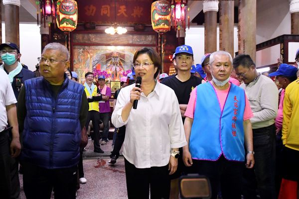 ▲大甲鎮瀾宮媽祖鑾轎平安進入永樂街天后宮。（圖／縣府提供）