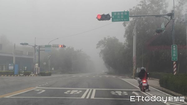 ▲▼金門起霧。（圖／記者林名揚翻攝）