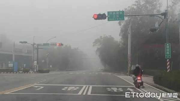 ▲▼金門起霧。（圖／記者林名揚翻攝）