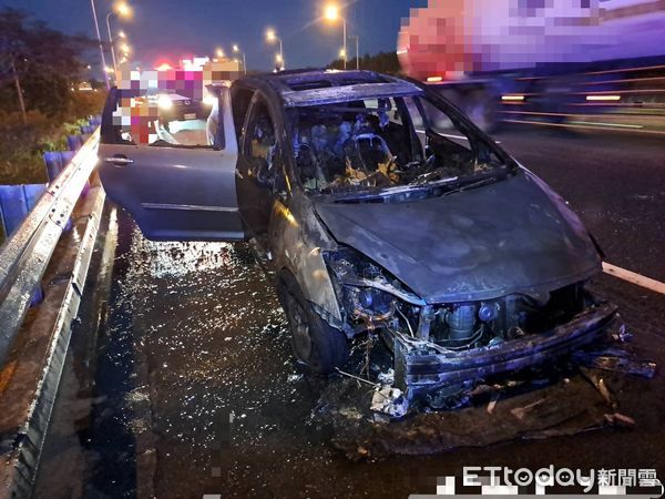 ▲國道1號南向315.3公里台南新市路段，昨(11)日晚間6時許發生一起火燒車案            。（圖／記者林東良翻攝）