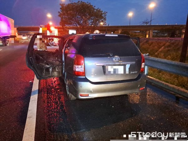 ▲國道1號南向315.3公里台南新市路段，昨(11)日晚間6時許發生一起火燒車案            。（圖／記者林東良翻攝）