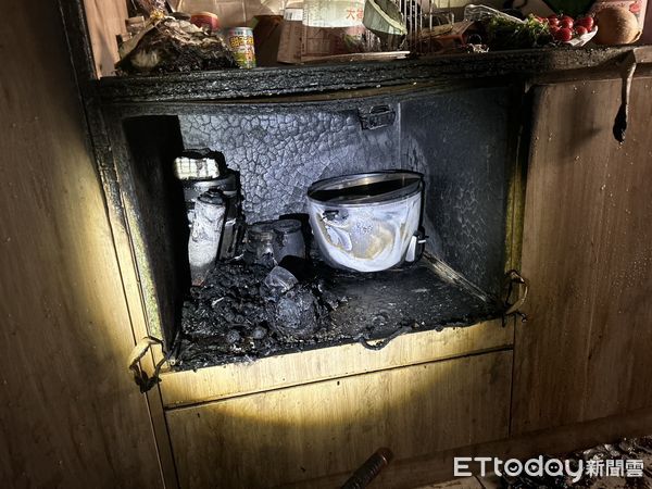 ▲苗栗市婦人炸豬油引發噴濺，高溫熱油燙傷自己四肢、皮開肉綻；另外，公館鄉透天厝火警，火舌四竄             。（圖／記者楊永盛翻攝）