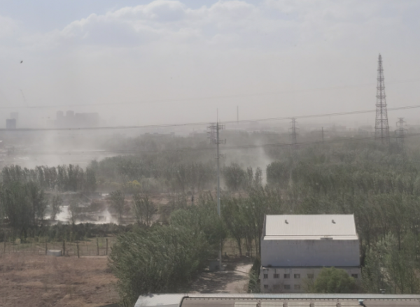 ▲▼北京現14級大風。（圖／翻攝自微博）