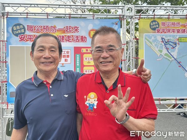 ▲台南市勞工局12日上午舉辦健走活動，勞工局長王鑫基等人暖身後，和勞工朋友們共同出發健走。（圖／記者林東良翻攝，下同）