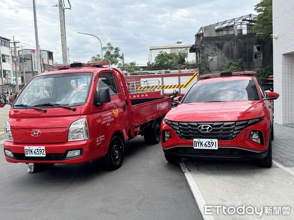 ▲▼大肚區民間團體捐贈2輛警備車和1台氣瓶灌充機，台中市消防局感謝善行。（圖／中市消防提供，下同）