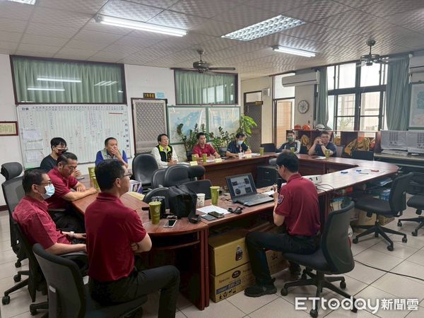 ▲因應防汛期將屆，台南市消防局第二大隊於12日上午時段，於麻豆區、下營區、官田區等易淹水區域辦理「消防救災能量超前部署」演練。（圖／記者林東良翻攝，下同）