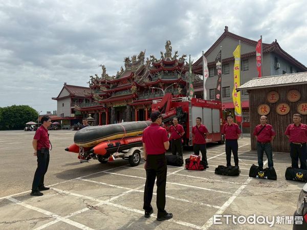 ▲因應防汛期將屆，台南市消防局第二大隊於12日上午時段，於麻豆區、下營區、官田區等易淹水區域辦理「消防救災能量超前部署」演練。（圖／記者林東良翻攝，下同）