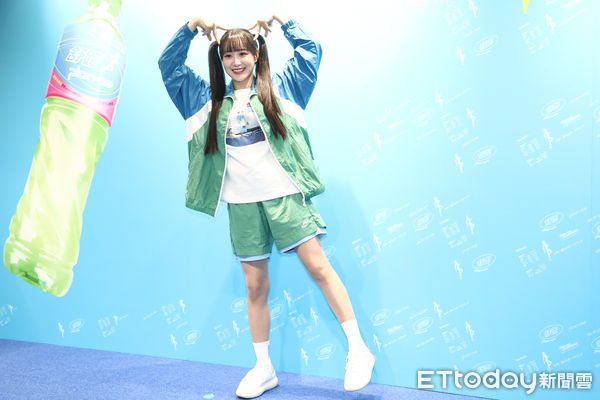 ▲邊荷律擔任運動飲料及潮牌一日店長活動。（圖／記者林敬旻攝）