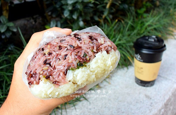 ▲▼台中飯團推薦，三種米種、雙色飯糰、十多種配料，自由選擇。（圖／nini and blue提供）