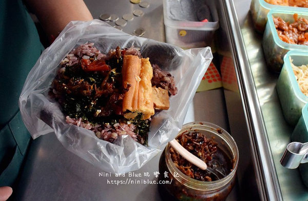 ▲▼台中飯團推薦，三種米種、雙色飯糰、十多種配料，自由選擇。（圖／nini and blue提供）