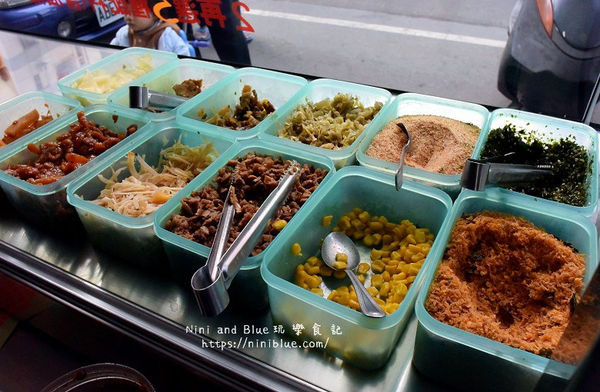▲▼台中飯團推薦，三種米種、雙色飯糰、十多種配料，自由選擇。（圖／nini and blue提供）