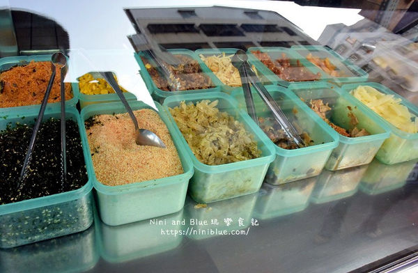 ▲▼台中飯團推薦，三種米種、雙色飯糰、十多種配料，自由選擇。（圖／nini and blue提供）