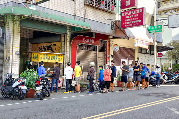 ▲▼台中飯團推薦，三種米種、雙色飯糰、十多種配料，自由選擇。（圖／nini and blue提供）