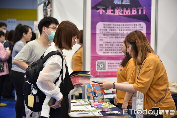 ▲勞動部與台南大學合辦徵才，吸引不少民眾求職。（圖／記者林東良翻攝，下同）