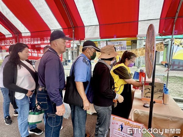 ▲勞動部勞動力發展署雲嘉南分署永康就業中心與左鎮農會攜手合作，在左鎮農會驛站舉辦偏鄉就業服務、物資捐贈及視障按摩體驗活動。（圖／記者林東良翻攝，下同）