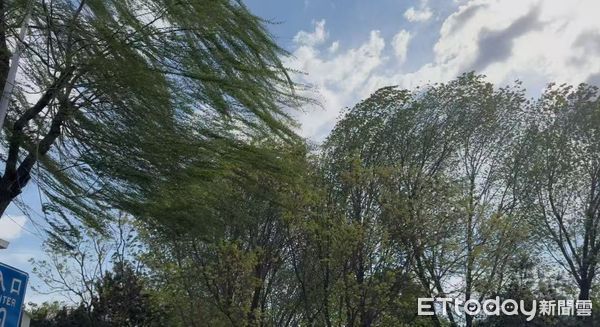 ▲▼ 2024.4.12北京十年來罕見大風            。（圖／記者任以芳攝）