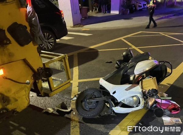 ▲▼高雄垃圾車路邊起步出事！女騎士撞擊亡　家屬跪求行車紀錄器。（圖／記者賴文萱翻攝）