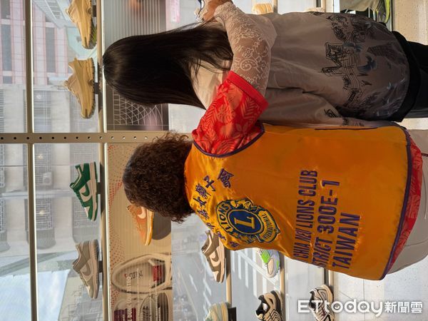 ▲▼  嘉女獅子會捐鞋助失親兒   。（圖／記者翁伊森攝）