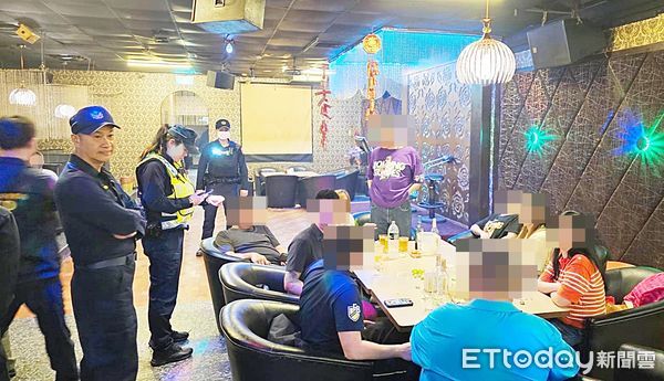 ▲龍潭警分局昨晚執行「雷霆除暴」，警方針對KTV等場所進行臨檢。（圖／記者沈繼昌翻攝）