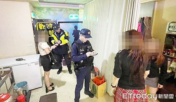 ▲大溪警分局昨天執行「雷霆除暴」，針對酒店等特種行業進行臨檢。（圖／記者沈繼昌翻攝）