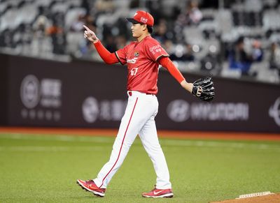 爸爸曹竣崵擔心球速　曹祐齊自嘲丟「老人球」