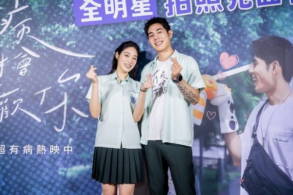 ▲《有病才會喜歡你》舉辦「全明星拍照見面會」，左起宮能安、黃冠智、林思宇、詹懷雲、江齊、楊千霈及百白。（圖／紅杉娛樂提供）