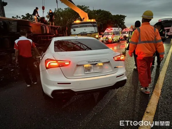 ▲▼             國1員林段發生連環撞車禍。（圖／記者唐詠絮翻攝，下同）