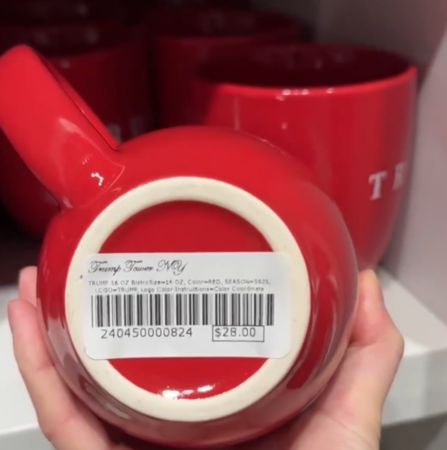 ▲▼川普大廈紀念品上的製造地疑似被遮住。（圖／翻攝微博）