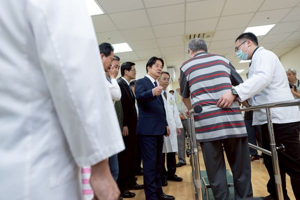 ▲▼總統賴清德視導暨慰問台南榮譽國民之家。（圖／總統府提供）