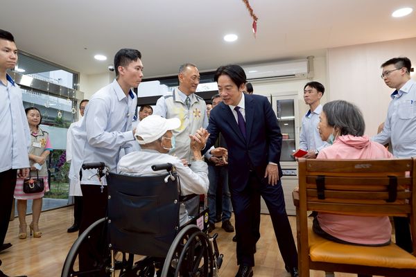 ▲▼總統賴清德視導暨慰問台南榮譽國民之家。（圖／總統府提供）