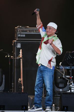 ▲▼陳昇深情飆唱。（圖／寬宏藝術提供）
