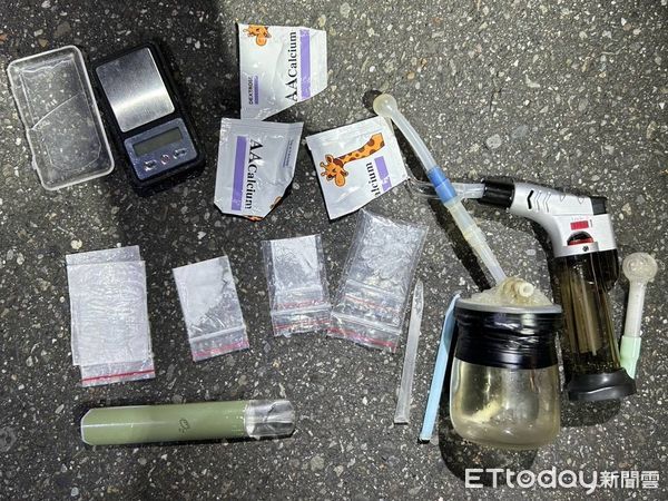 ▲蔡男疑似毒架並闖紅燈、逆向行駛規避警方攔查，遭警方逮捕。（圖／記者張君豪翻攝）