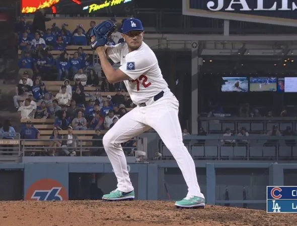 ▲▼羅哈斯登板模仿隊友投球。（圖／翻攝自X／@MLBONFOX）