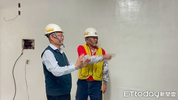 ▲台南市勞工局做工行善團兵分兩路，分別前往南區及善化區進行房屋修繕，持續為弱勢家庭送暖。（圖／記者林東良翻攝，下同）