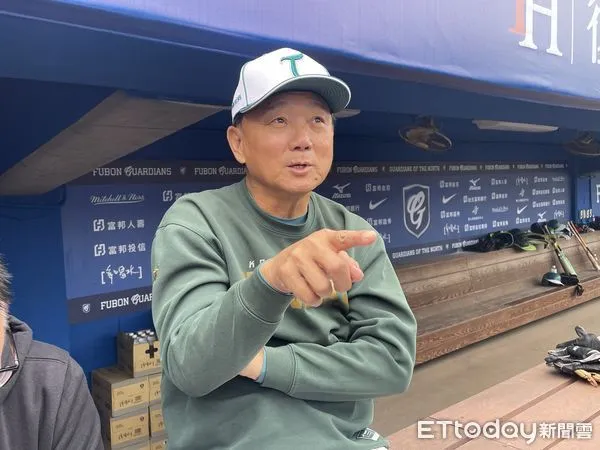 ▲台鋼雄鷹總教練洪一中。（圖／記者楊舒帆攝）