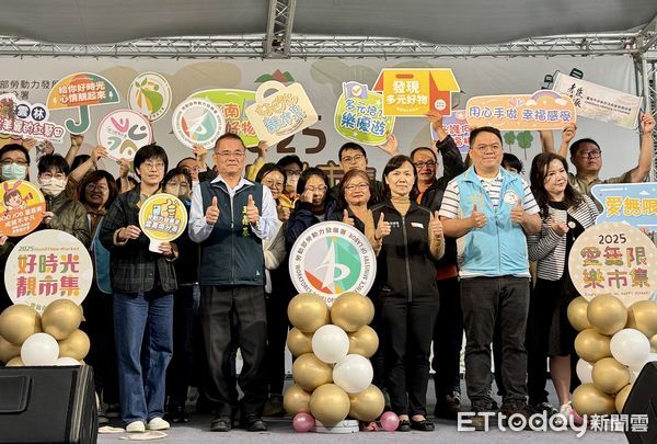 ▲勞動部勞動力發展署雲嘉南分署13日邀集庇護工場、多元微創商家，在南紡購物中心戶外廣場舉辦市集活動，慢飛天使們在攤位前努力叫賣，展現滿滿自信，吸引許多民眾熱情參與。（圖／記者林東良翻攝，下同）