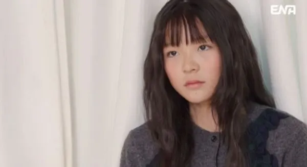 ▲▼ 《超人》13歲秋小愛長大了！化妝後跟媽長超像　完美遺傳「逆天比例」。（圖／翻攝自ENA）